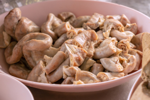 ล้างไส้หมูอย่างไรให้สะอาดไม่มีกลิ่นคาว &mdash; เคล็ดลับจากครัวมืออาชีพ