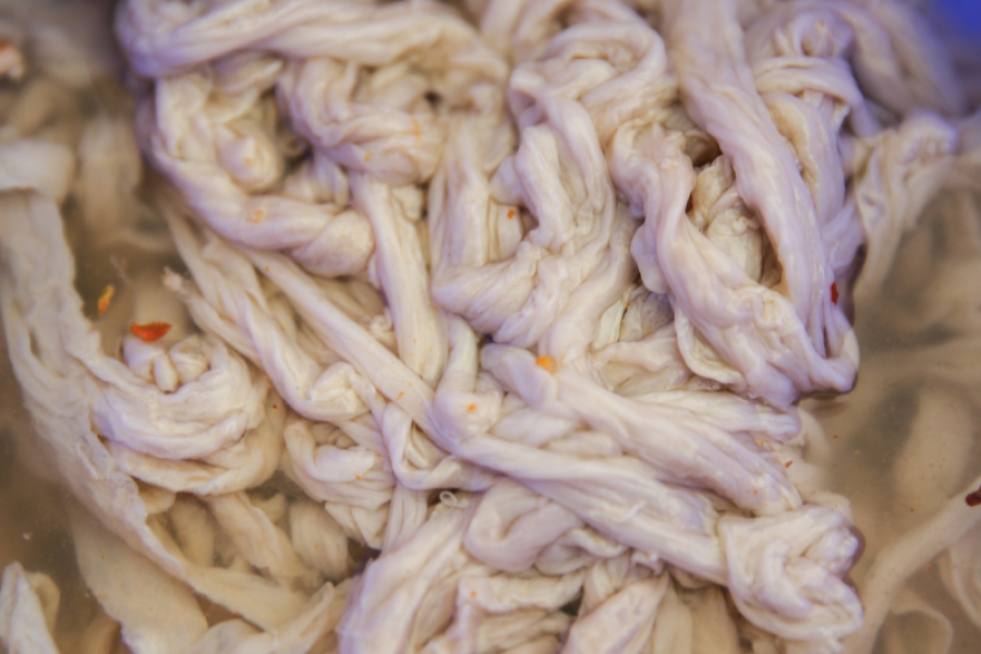 เครื่องปรุงธรรมชาติที่ช่วยดับกลิ่นไส้หมูได้ดี